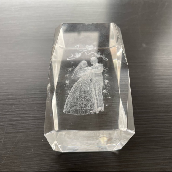 3D Laser Crystal Art Glass Hologram of a Bride and Groom - Picture 5 of 14